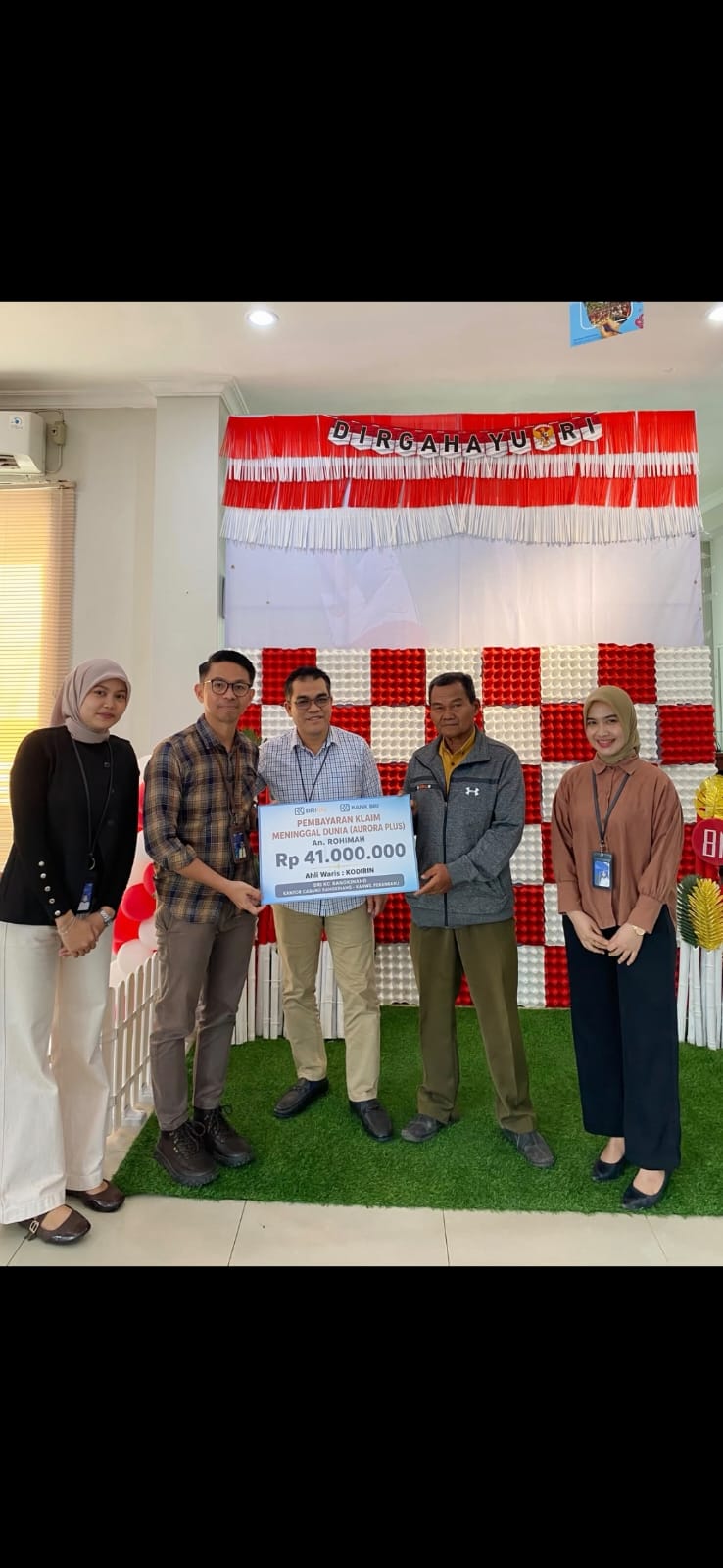 BRI Life Serahkan Klaim Rp15,5 Juta untuk Nasabah Kirana Plus di Kampar