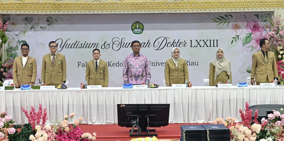 Universitas Riau Kukuhkan 48 Dokter Baru di Yudisium dan Sumpah Dokter ke-73