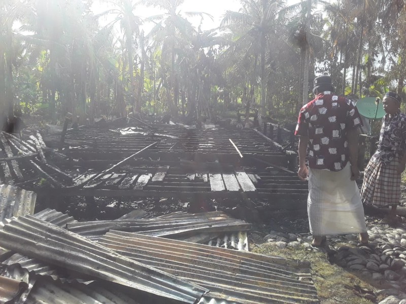 Korsleting Listrik, Rumah Petani di Batang Tuaka Ludes Terbakar