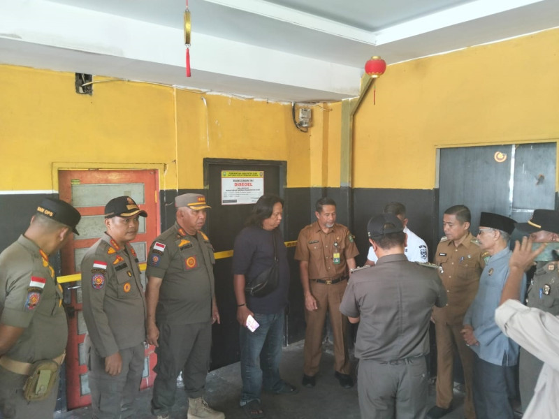 Berani Operasi Tanpa Izin, 2 Tempat Hiburan di Perawang Ditutup Satpol PP