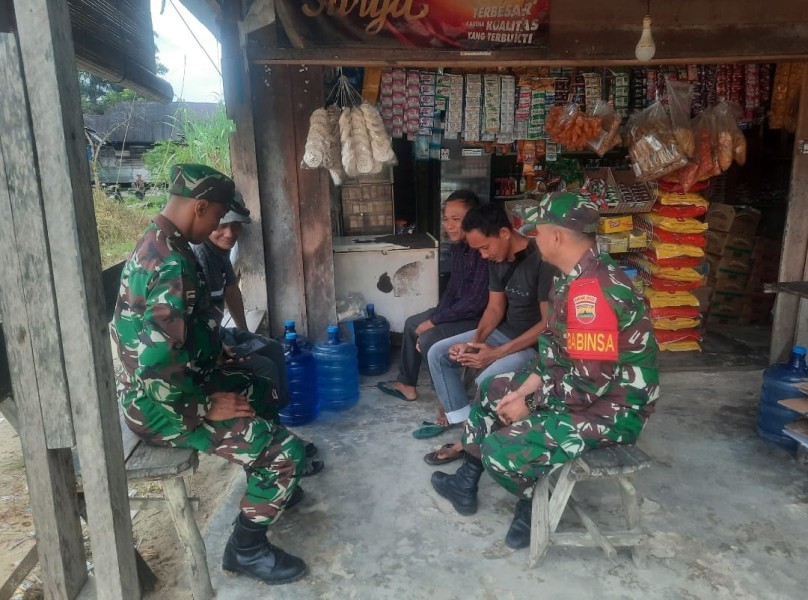 Babinsa Koramil 03/Minas Ajak Warga Muara Kelantan Peduli Kesehatan Lewat Komsos
