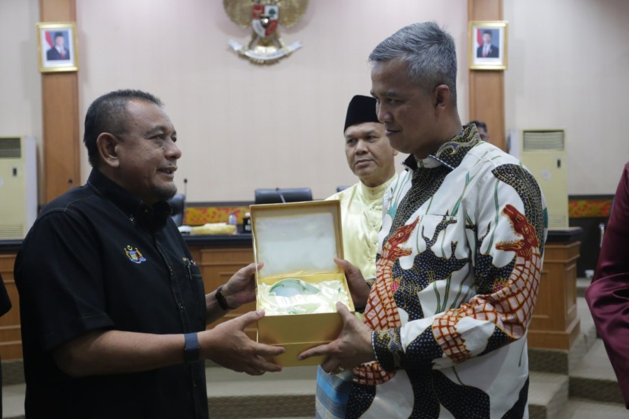 Kerja Sama Strategis Riau-Melaka: Bahas Konektivitas RoRo Dumai hingga Jembatan Selat Malaka