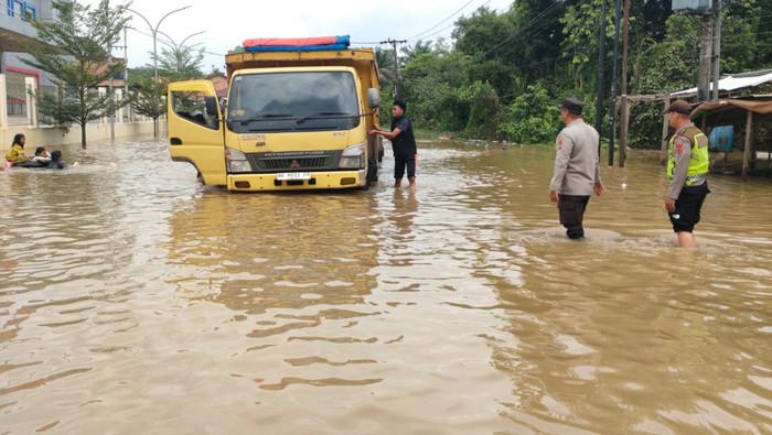 Banjir Rendam Jalintim Jambi–Riau, Polisi Terapkan Rekayasa Lalu Lintas
