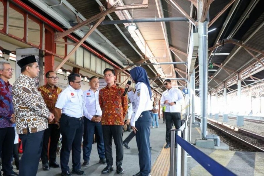 Libur Natal, Wapres Gibran Cek Stasiun Tawang di Tengah Lonjakan 20,3 Juta Pemudik ke Jateng