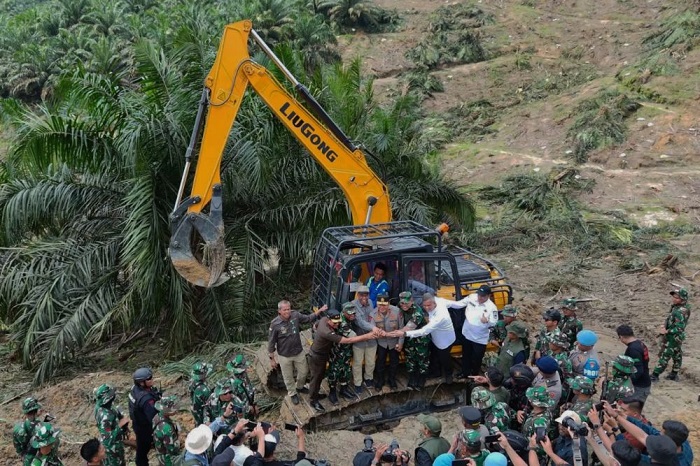 Tegas! Jenderal Bintang Satu Turun ke Hutan Tesso Nilo, Tumbangkan Sawit Ilegal