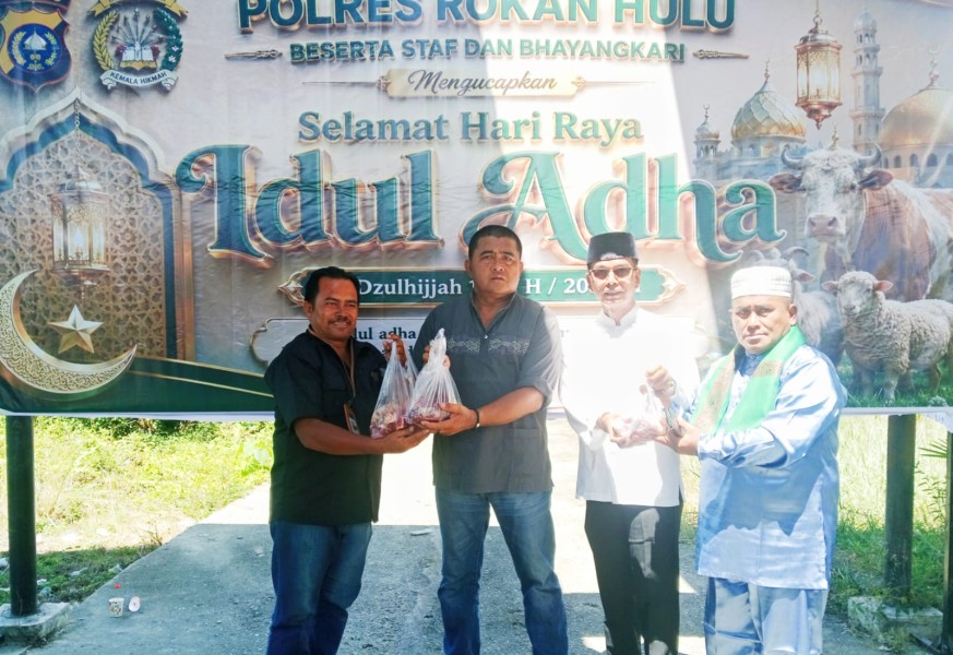 Semangat Berbagi di Hari Raya Iduladha, Polres Rokan Hulu Sembelih 4 Ekor Sapi Kurban