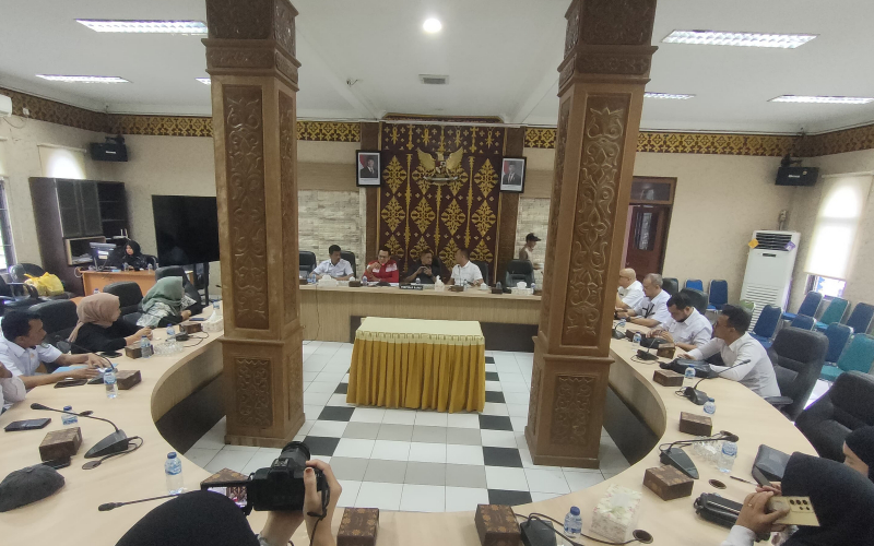 Komisi 2 Rapat Terkait Pengaduan Eks PKWT PT Pembangunan Dumai, ini Hasilnya