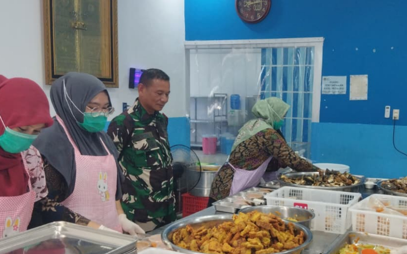 Sinergi TNI dan Badan Gizi Nasional Salurkan Makanan Bergizi di Dumai