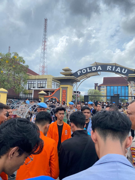 Mahasiswa dan Rakyat Riau Ingatkan Polisi Tentang Kemanusiaan