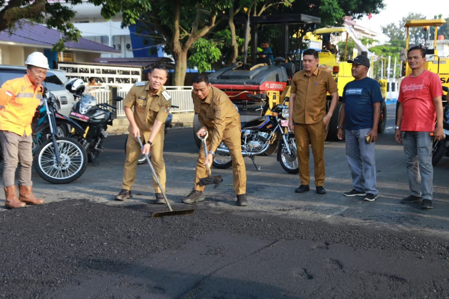 Jelang Akhir Tahun, Wako Pekanbaru Pastikan Pengaspalan Digesa dan Jalan Kembali Mulus