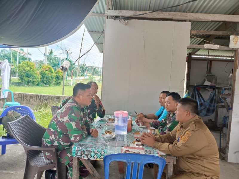 Babinsa Koramil 03/Minas Ajak Warga Sungai Mandau Peduli Kesehatan Lewat Komsos
