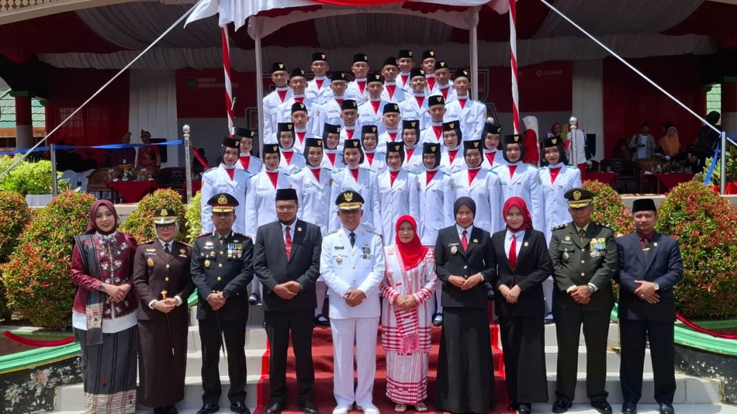 Kasdim 0314/Inhil Hadiri Upacara HUT RI ke-80 di Lapangan Gajah Mada Tembilahan