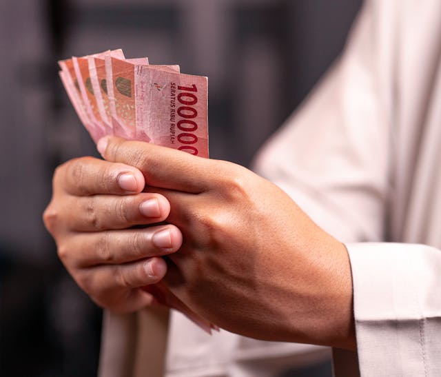 Menabung Emas Mending di Pegadaian, Bank Syariah, atau Aplikasi?