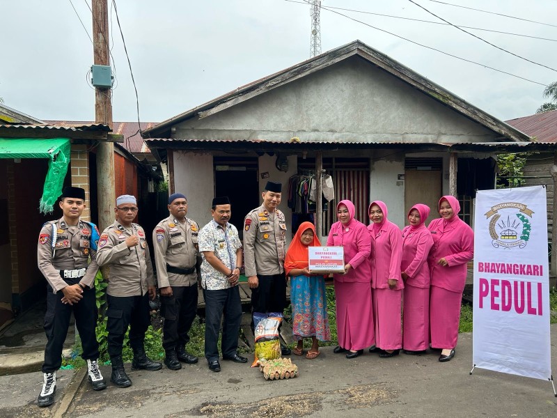 Peduli Sesama, Polsek Sungai Batang Gelar Bakti Sosial untuk Warga Kurang Mampu