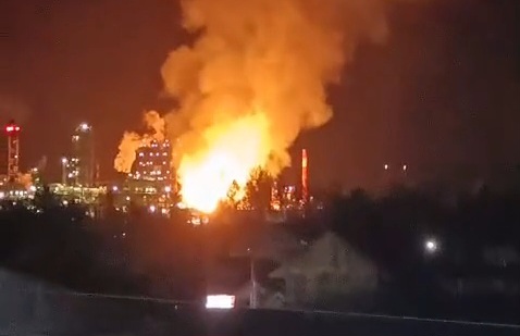 Ledakan Hebat Guncang Kilang Pertamina RU II Dumai, Warga Panik Berhamburan