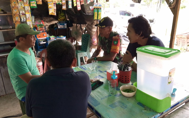 Sertu Nono Supriadi Ajak Warga Bukit Batrem Jaga Keamanan Lewat Komsos