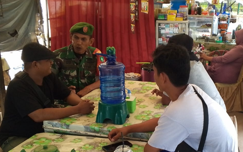 Cegah Gangguan Aset Vital, Babinsa dan Security PHR Patroli Jalur Pipa Minyak di Dumai