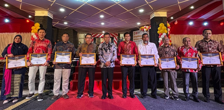 Keberadaan SKK Migas Sumbagut dan KKKS Hulu Migas Raih Penghargaan CSR dari Pemkab Kampar