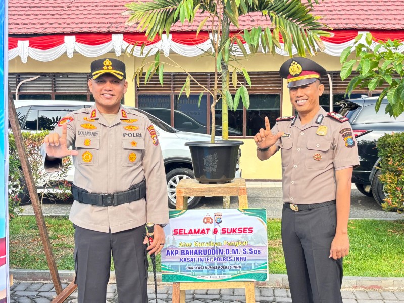 Kapolres Inhu Pimpin Upacara Kenaikan Pangkat 64 Personel, Kasat Intel Salah Satu yang Dilantik