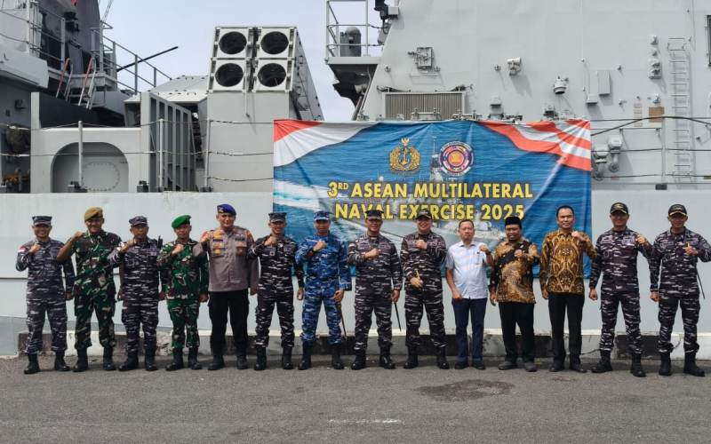 Kodim 0320 Dumai Hadiri Penyambutan KRI Bung Tomo-357 di Dermaga TNI AL