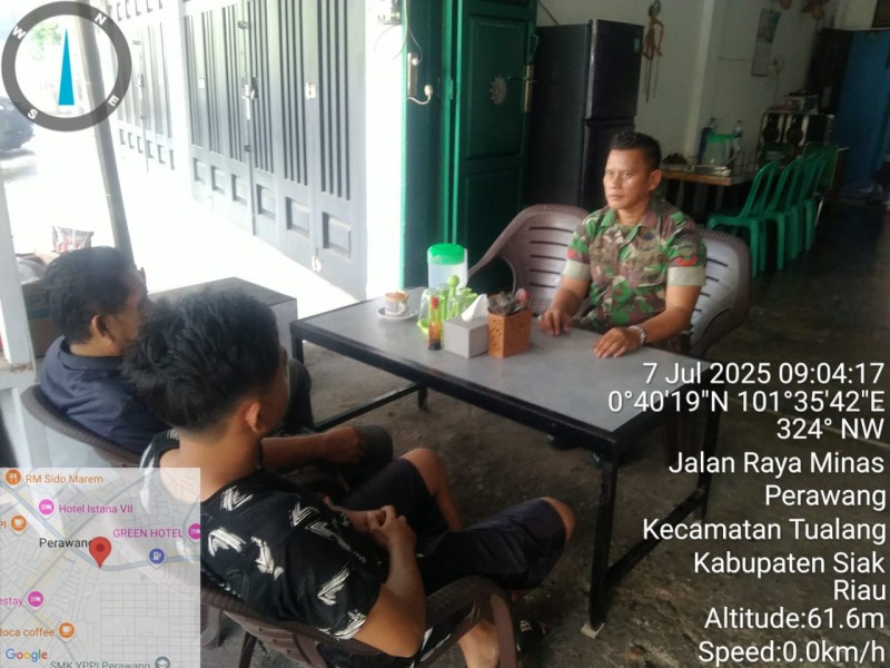 Babinsa Koramil 04/Perawang Gelar Komsos, Ajak Warga Peduli Kesehatan dan Kebersihan Lingkungan