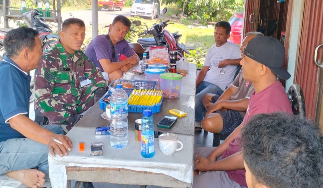 Babinsa Serma Risman Girsang Sosialisasikan Bahaya Narkoba di Kampung Sungai Selodang