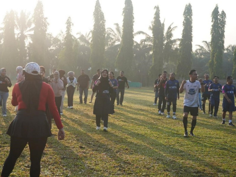 Perkuat Silaturahmi, Karyawan BRI BO Perawang dan PT KTU Antusias Olahraga Bersama