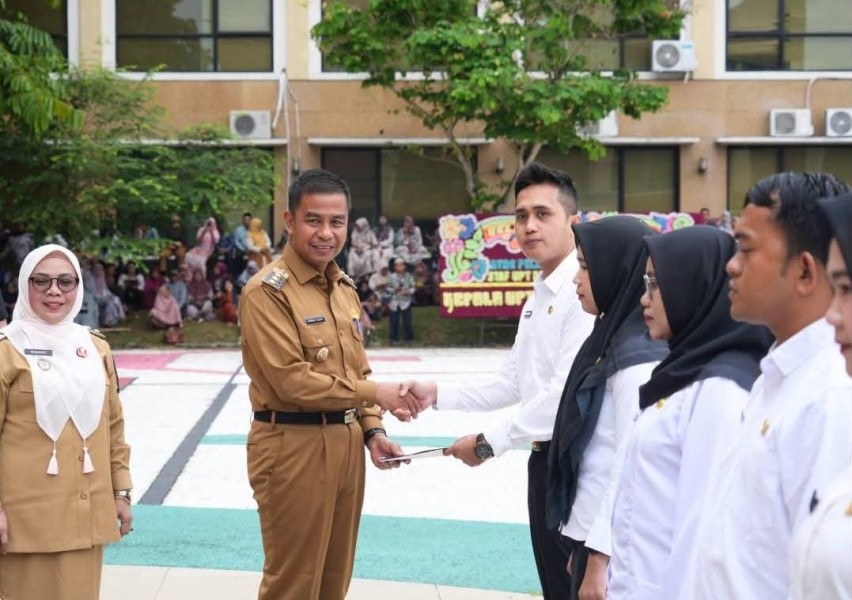 Ribuan PPPK dan Paruh Waktu Terima SK, Bupati Kampar:  Motor Penggerak Pembangunan
