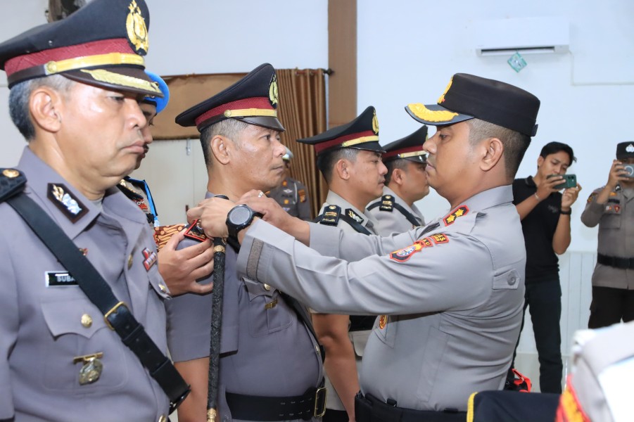 Kapolres Inhil Pimpin Upacara Sertijab Kabag Log, Kapolsek dan Pelantikan  PS Kasat Binmas