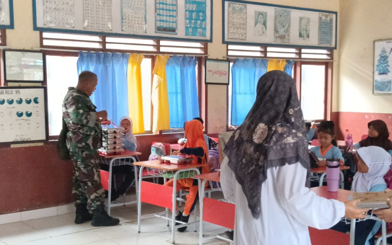 Ribuan Siswa dan Guru di Bagan Besar Terima Makanan Bergizi Gratis