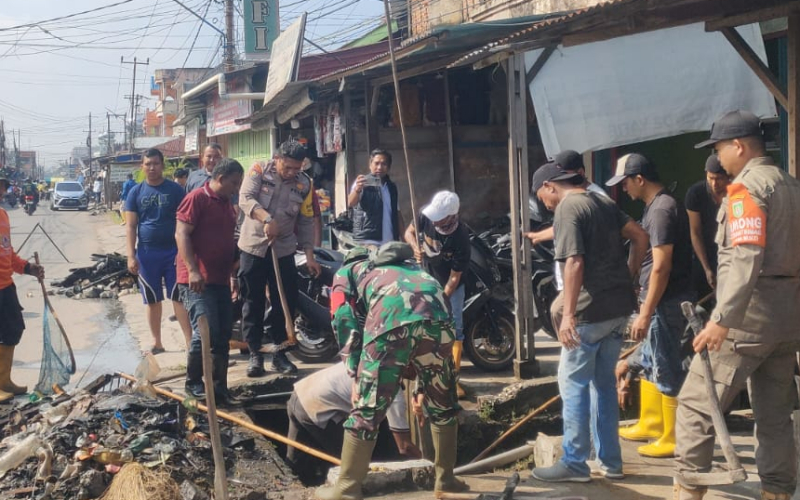 Kodim 0320 Dumai Gelar Gotong Royong Bersama di Kelurahan Jaya Mukti