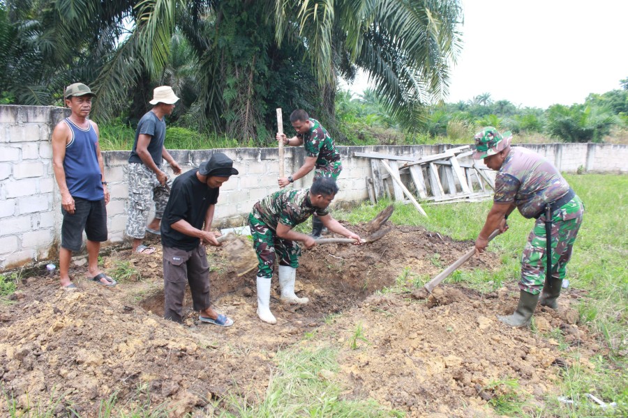 Personel TMMD Kodim Dumai Tingkatkan Kualitas Hidup Masyarakat, Bangun Akses Sanitasi