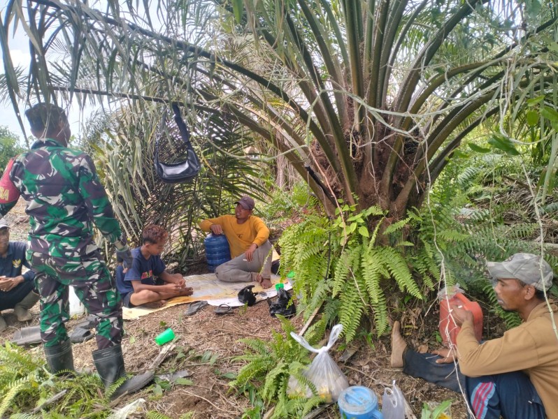 Serda Holmes Pasaribu Sosialisasikan Bahaya Narkoba kepada Masyarakat Kampung Olak.
