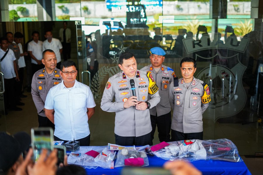 Wakapolda Riau Pimpin Press Release Bentrokan Pam Swakarsa di Rohul, Satu Tewas dan Lima Luka-luka