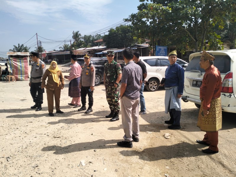 Danramil 03/Minas Turun Langsung Tinjau Perbaikan Jalan Minas–Perawang, Pastikan Proyek Berjalan Optimal