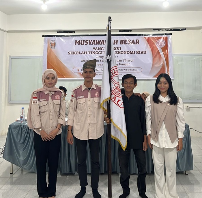 Ahmad Adnan - Erin Yulitha Terpilih Jadi Presiden dan Wapresma STIE Riau 2026-2027