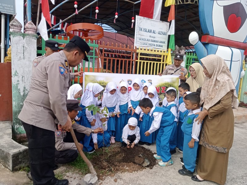 Polsek Dumai Barat Tanamkan Cinta Lingkungan Sejak Dini Lewat Program Green Policing