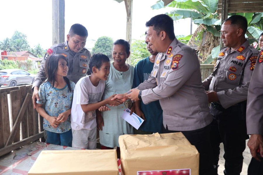 Polres Pelalawan Tebar Kasih Natal