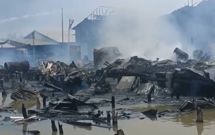 Kebakaran Hebat di Concong Luar, 26 Rumah dan Kantor Polsek Hangus Terbakar Jelang Cap Go Meh 2026