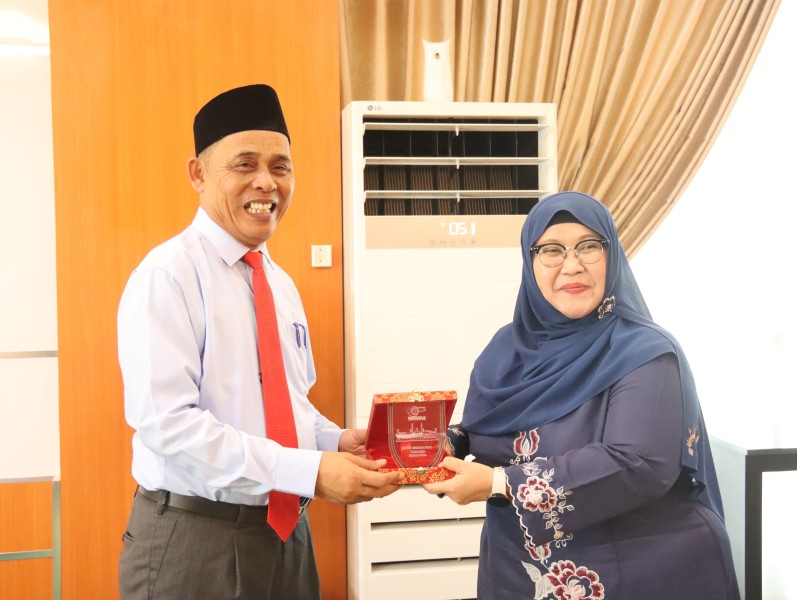 Herman Terima Audiensi Rektor Universitas Abdurab, Siap Terapkan Teknologi Olah Sampah di Inhil