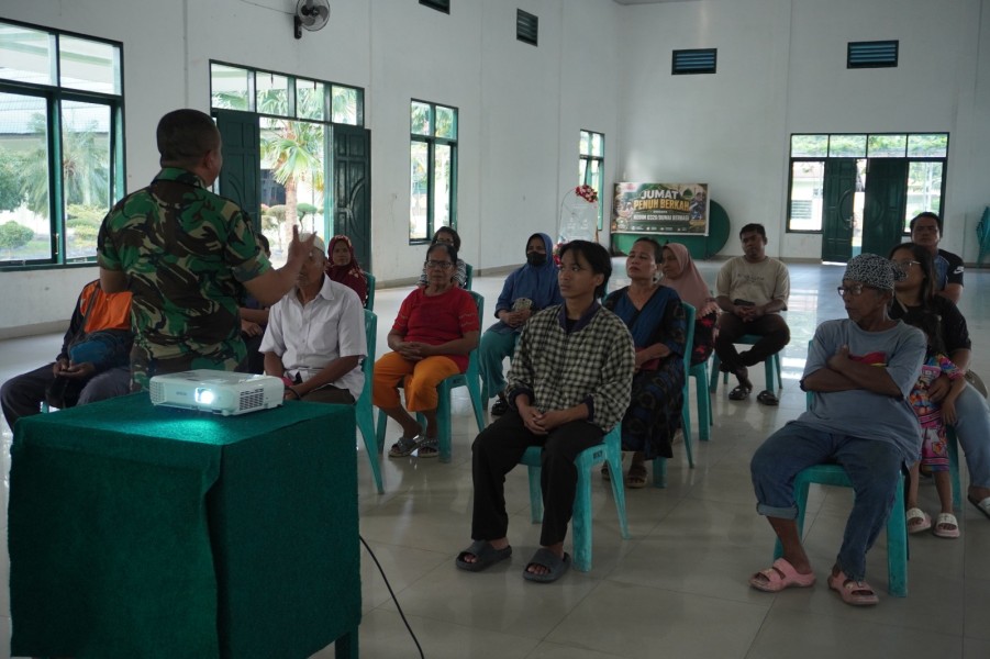 Antisipasi Dampak Karhutla, Tim Mabes TNI dan Poskes Kodim 0320/Dumai Periksa Kesehatan Warga