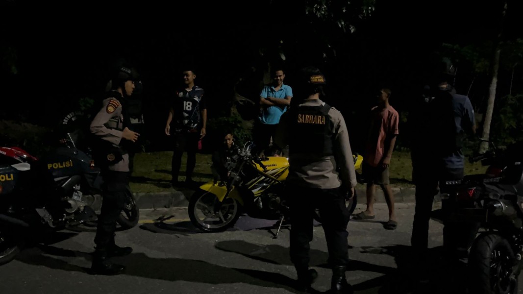 Tak Henti Meski Hujan, Tim Raga Polres Kampar Patroli Jaga Kamtibmas