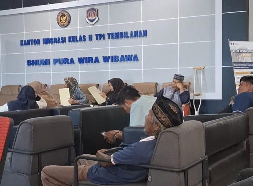 Lansia Antre hingga Sore, Ada Apa dengan Pelayanan Imigrasi Tembilahan?