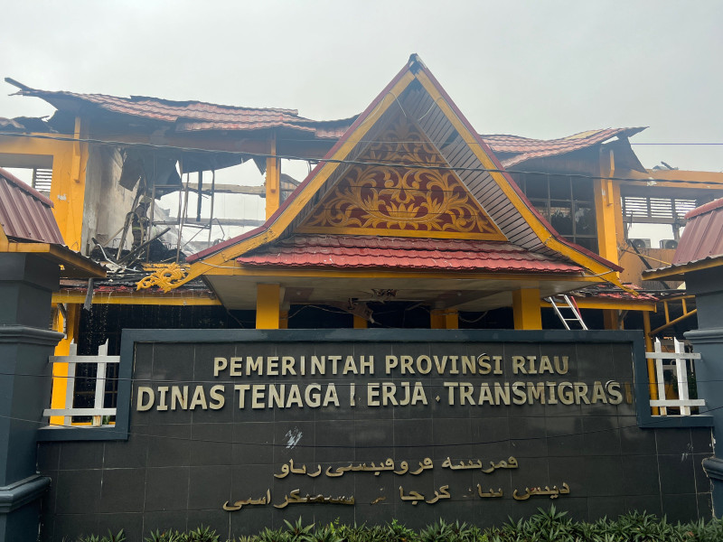 Pasca Kebakaran, Disnakertrans Riau Terpaksa Cari Tempat Menumpang Sementara