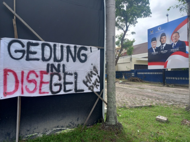Dianggap Anggotanya Biang Kerok Kerusuhan, HMI Segel Kantor Parpol di Pekanbaru