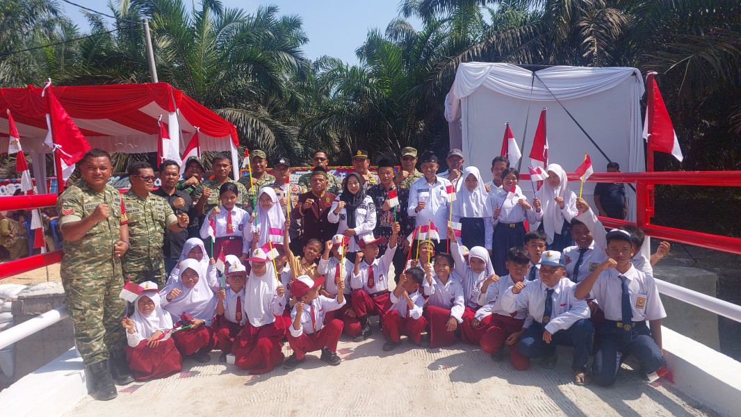 Jembatan Garuda di Minas Barat Resmi Difungsikan, Permudah Akses Warga dan Pelajar Menuju Sekolah