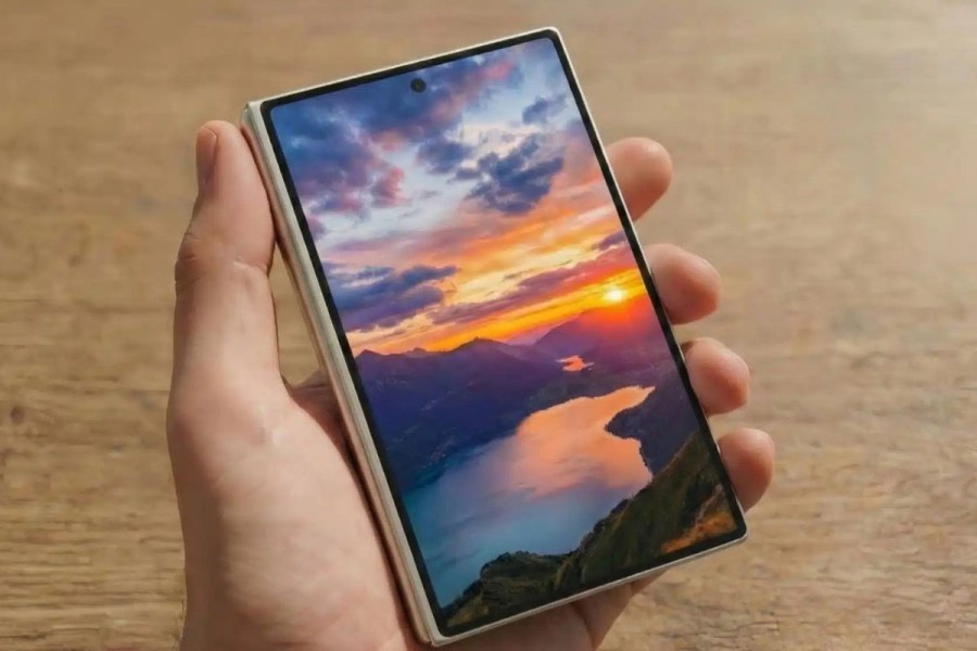 Apple Belum Rilis Apa-Apa, Samsung Sudah Siapkan Wide Fold untuk Saingi iPhone Lipat