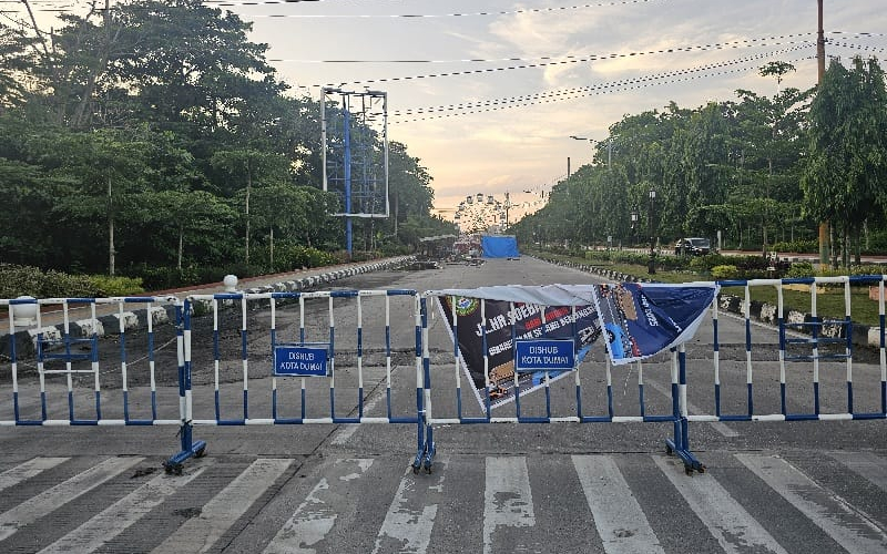 Warga Nilai Penutupan Jalan HR Subrantas Dumai Membahayakan Pengguna Jalan
