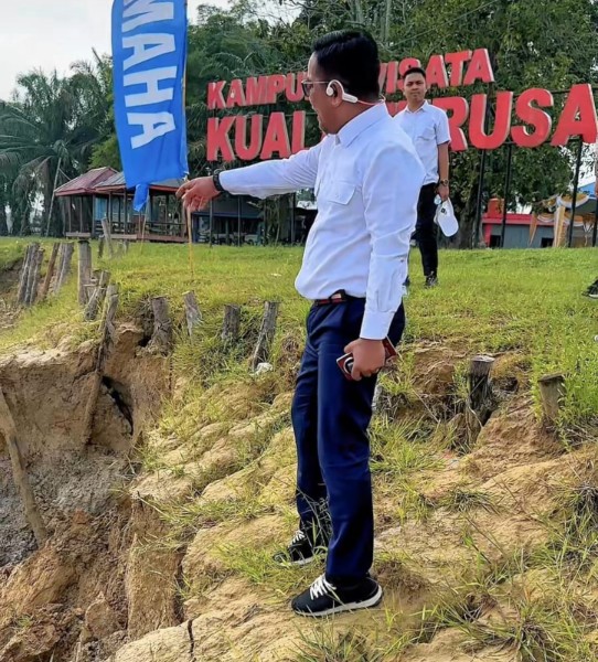 Bupati Pelalawan Tinjau Lokasi Abrasi Sungai Kampar di Desa Kuala Terusan