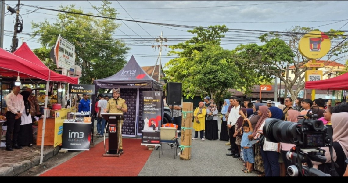 Indosat Perkuat UMKM Pasar Kuliner Jati Padang